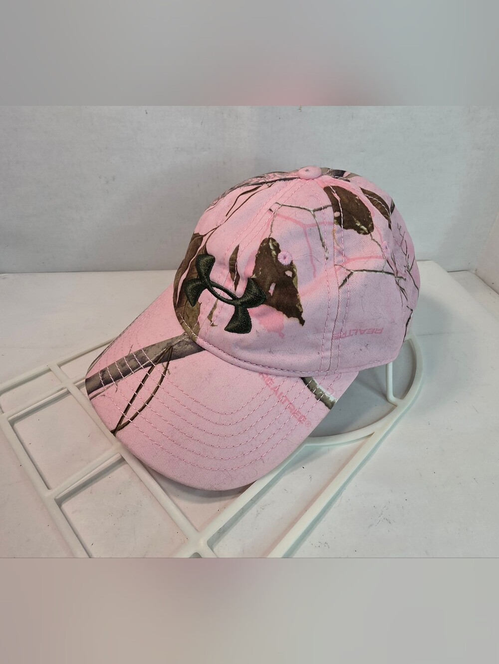Under Armour Pink Realtree Camo Women's Baseball Cap. O/S.